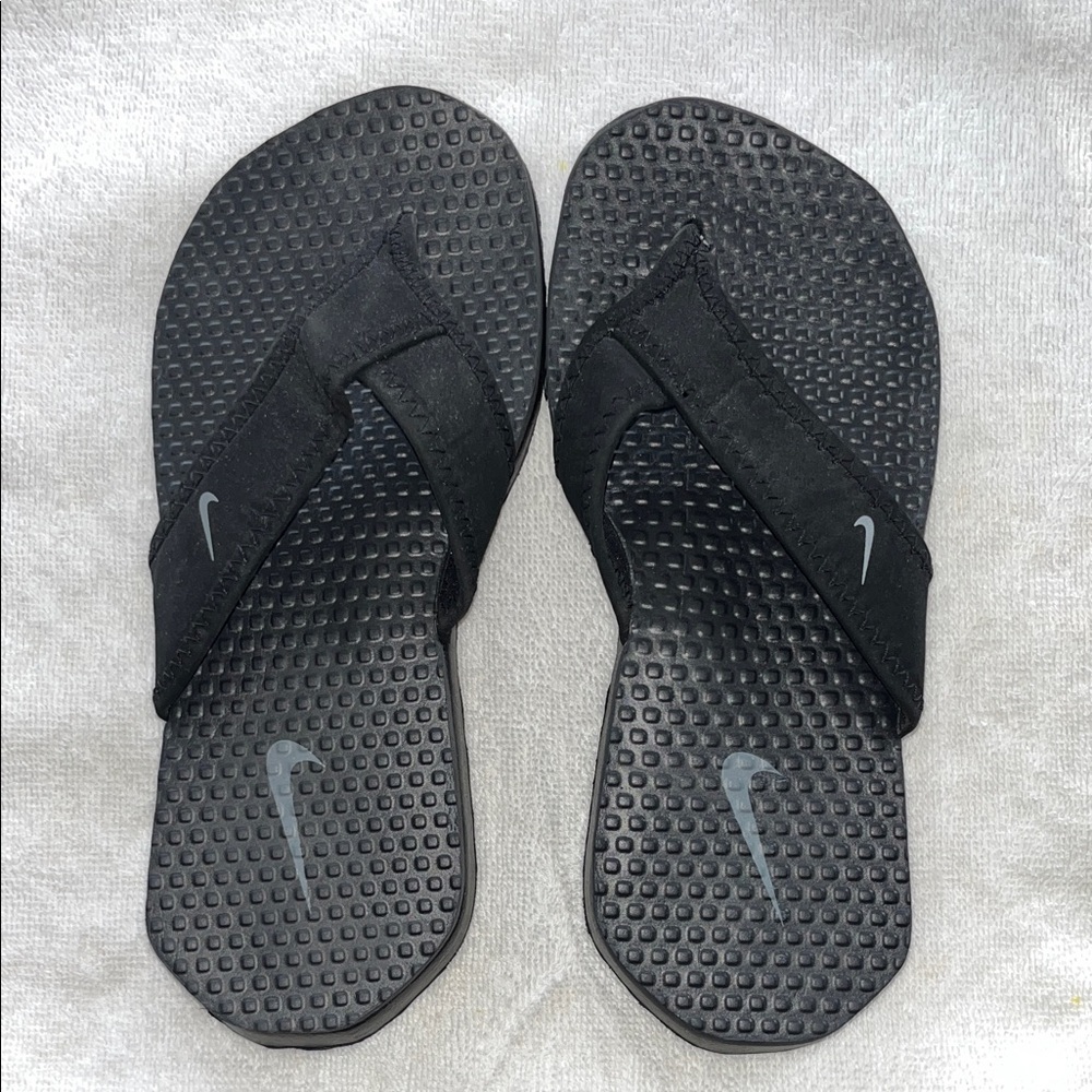 ♦️Nike Celso Flip Flops